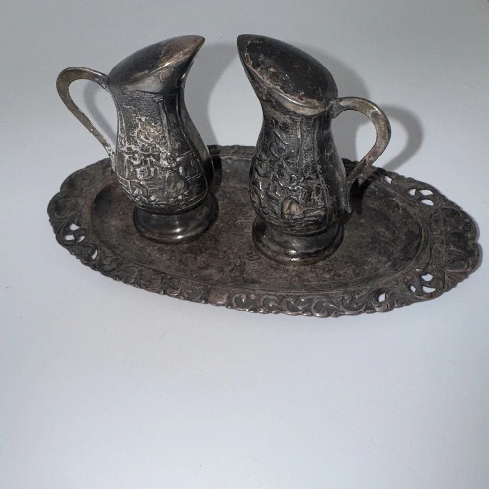 VTG MINIATURE FIDDLE PLAYER / OKTOBERFEST  SILVER PLATE Salt & Pepper  Set